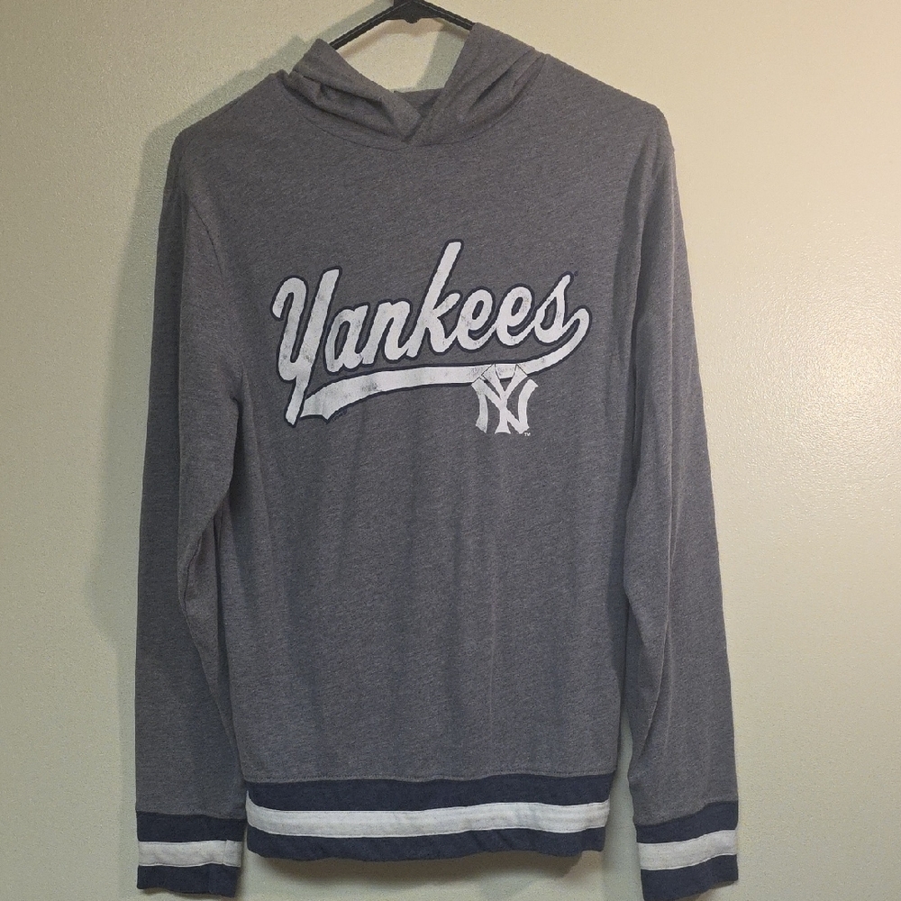 Genuine Merchandise Gray Yankees Hoodie #94